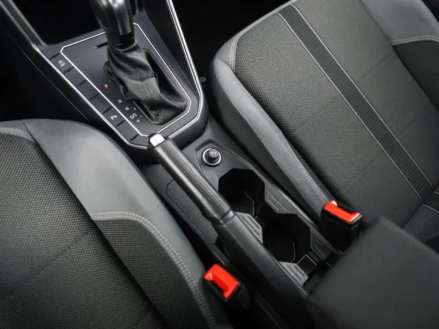 Volkswagen Polo 1.0 TSI Highline Business R 2021 Benzine 17