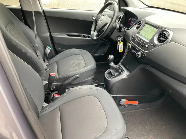 Hyundai i10 1.0i Premium cc, Nvi,Pdc,... 2019 Benzine 7
