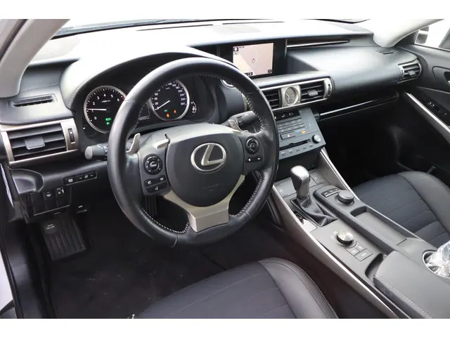 Lexus IS 300h Hybrid Sport Edition 2015 Hybride Benzine 8