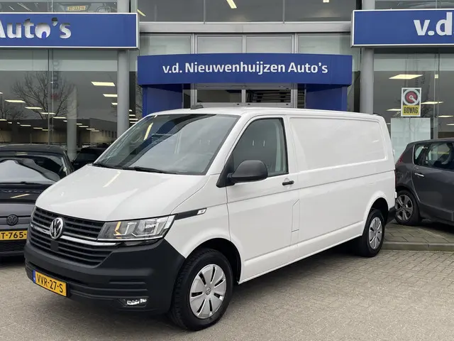 Volkswagen Transporter 2.0 TDI L2H1 28 2023 Diesel