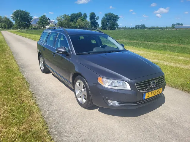 Volvo V70 1.6 T4 Nordic+ navi trekhaak 17"LMV 2014 Benzine 31
