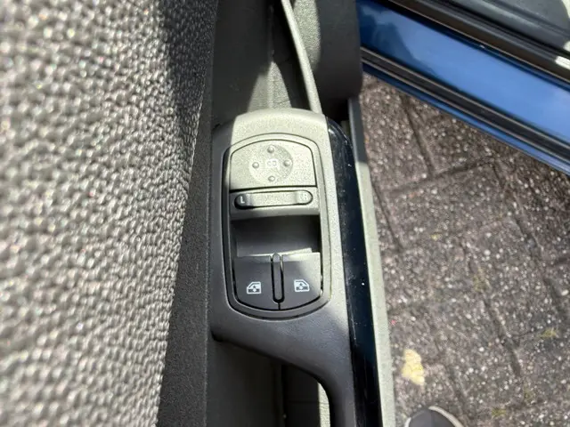 Opel Corsa 1.2-16V Berlin 2013 Benzine 13