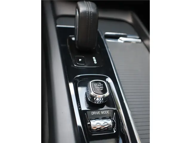Volvo XC60 2.0 B5 250 PK Momentum Exclusive 2021 Benzine 23