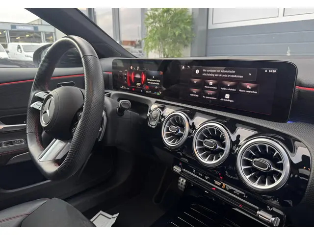 Mercedes-Benz A-Klasse 200 AMG Line 2024 Benzine 6