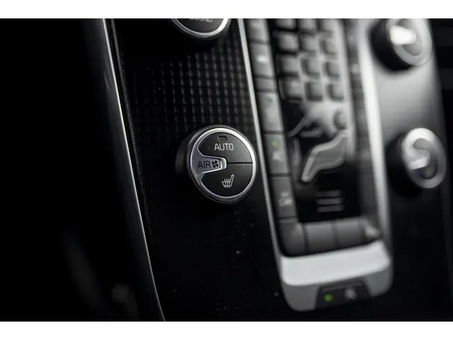 Volvo V40 T3 Benzine R-Design 2017 Benzine 20