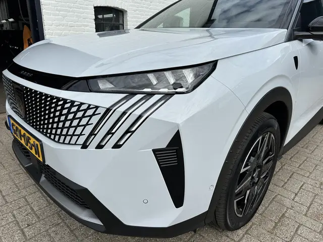 Peugeot 3008 1.2 Hybrid 145 GT 2024 Hybride Benzine 40