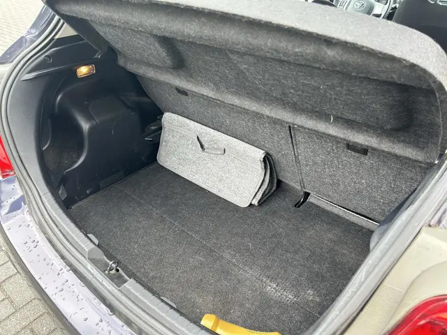 Toyota Yaris 1.3 VVT-i Comfort 2012 Benzine 13