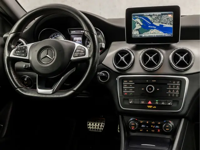 Mercedes-Benz GLA 200 AMG Sport 2015 Benzine 7