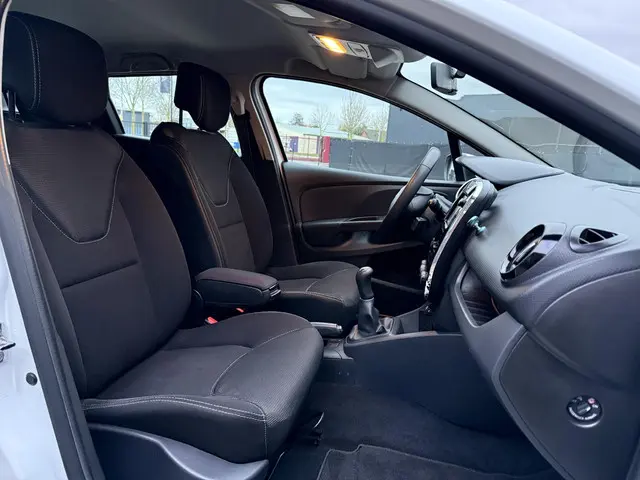 Renault Clio Estate 0.9 TCe Expression 2014 Benzine 9