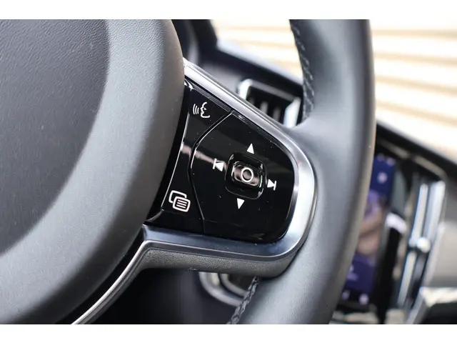Volvo S90 T8 AWD Ultimate Dark 2024 Hybride Benzine 34