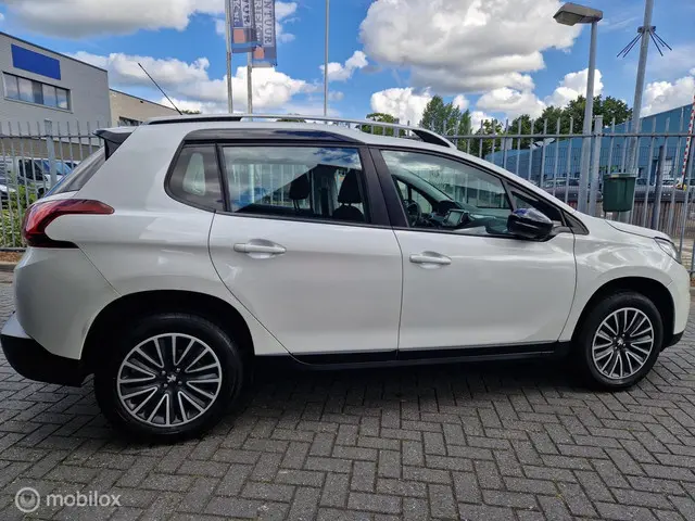 Peugeot 2008 1.2 PureTech Blue Lion 2018 Benzine 5