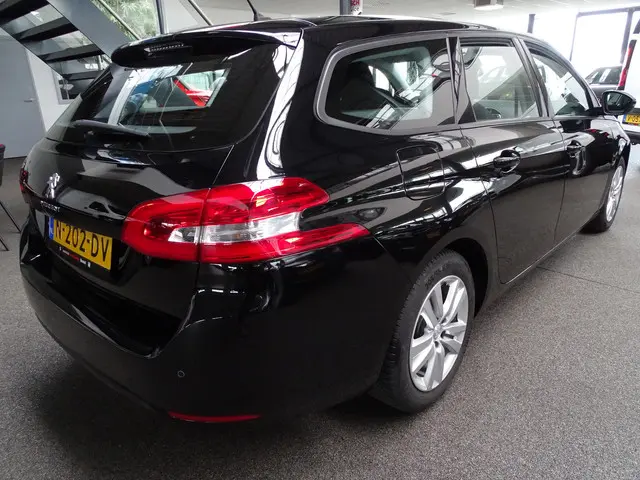 Peugeot 308 SW 1.2 PureTech Blue Active 2021 Benzine 3