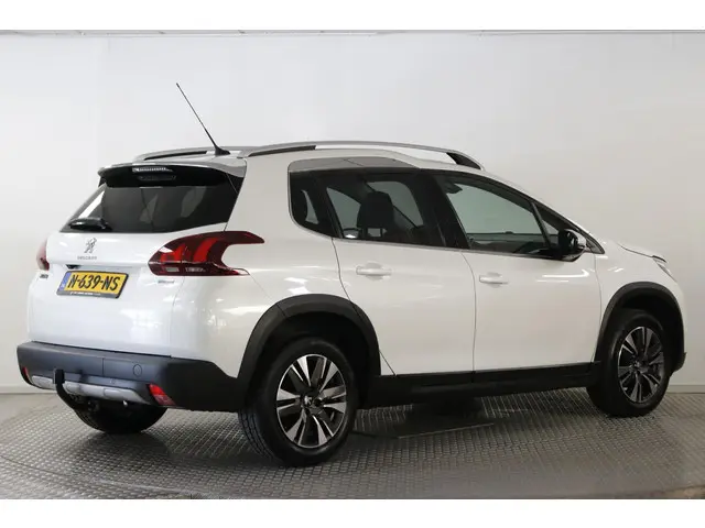 Peugeot 2008 1.2 PureTech Allure 110 PK. 2017 Benzine 2