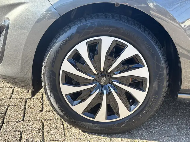 Ford Fiesta 1.0 EcoBoost Hybrid Titanium 2022 Benzine 8