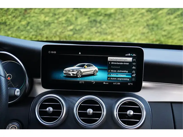 Mercedes-Benz C-Klasse C 180 AMG line 2020 Benzine 44