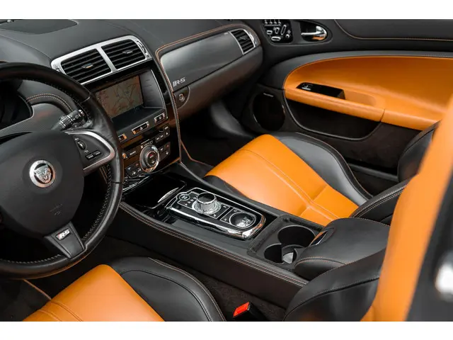 Jaguar XK XKR 5.0 V8 XKR-S Convertible 2012 Benzine 20