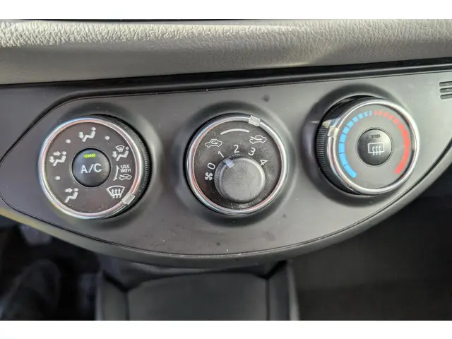 Toyota Yaris 1.5 VVT-i Design Red 2020 Benzine 26