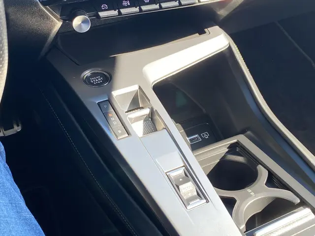 Peugeot 408 1.6 Hybrid GT 2023 Hybride Benzine 24