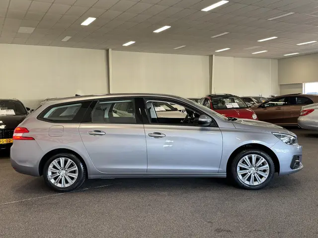 Peugeot 308 SW 1.2 PureTech 2021 Benzine 6