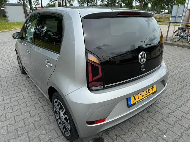 Volkswagen up! 1.0 BMT high up! 2019 Benzine 7