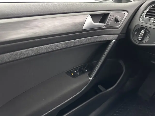 Volkswagen e-Golf {SOH-91%} 2019 Elektrisch 18