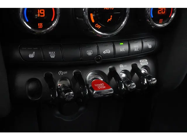 MINI 5-Deurs One 2022 Benzine 17