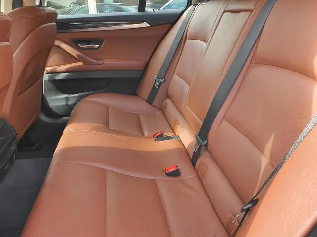 BMW 5 Serie Touring 528xi High Executive 2014 Benzine 5