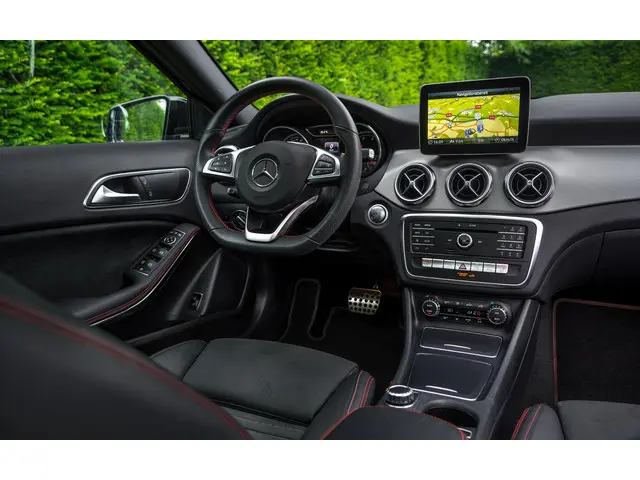 Mercedes-Benz GLA 180 AMG 2019 Benzine 10