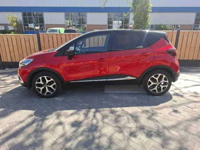 Renault Captur 0.9 TCe Bose 2018 Benzine 2