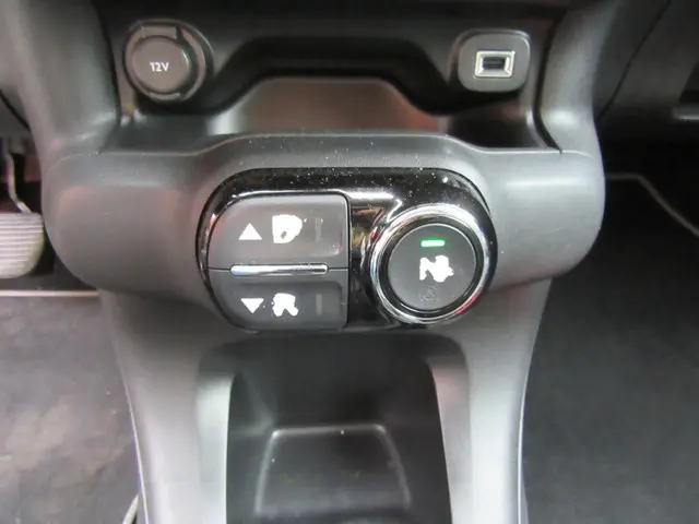 Citroën C4 Cactus 1.2 PureTech Shine 2016 Benzine 25