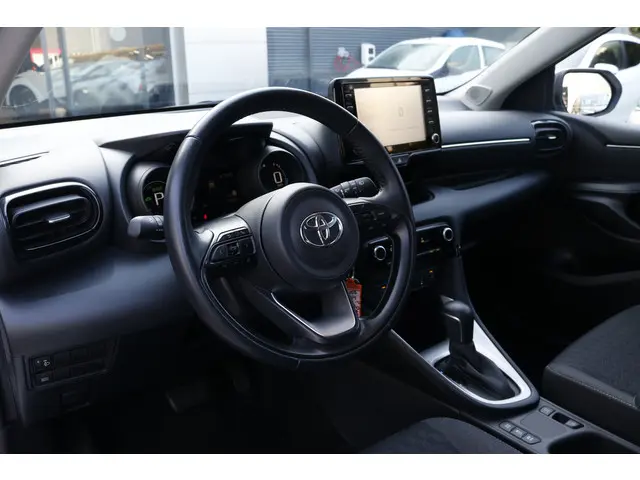 Toyota Yaris 1.5 Hybrid Dynamic 2023 Hybride Benzine 11