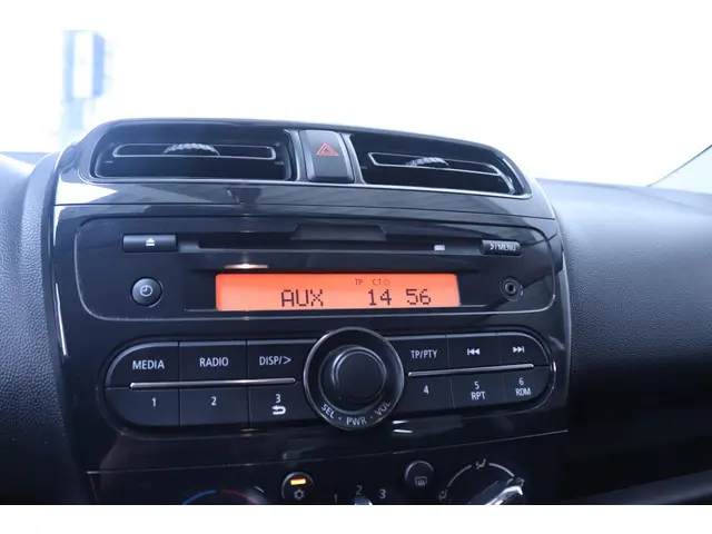 Mitsubishi Space Star 1.0 Cool+ 2018 Benzine 23