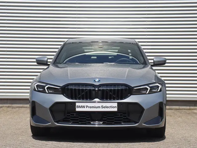 BMW 3 Serie Sedan 330e 2025 Hybride Benzine 3