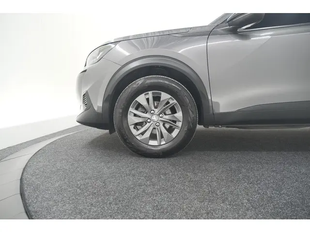 Peugeot 2008 PureTech 130 Active 2023 Benzine 17