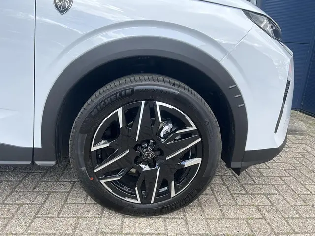 Peugeot 3008 1.2 Hybrid 145 GT 2025 Hybride Benzine 9