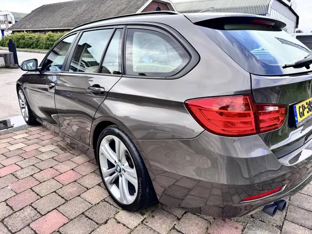 BMW 3 Serie Touring 328i High Executive 2014 Benzine 5