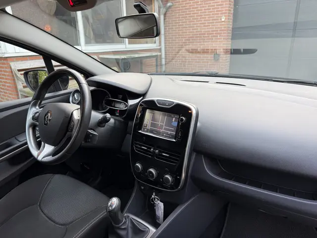 Renault Clio 0.9 TCe ECO Night&Day 2016 Benzine 33