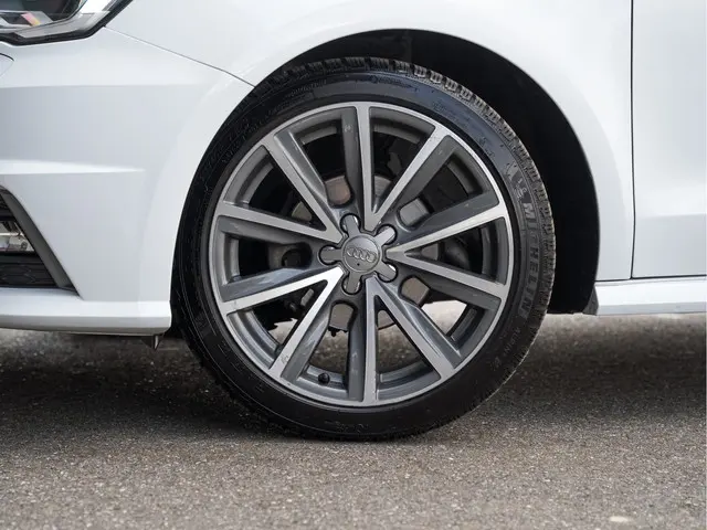 Audi A1 Sportback 1.0 TFSI S-Line 2018 Benzine 5