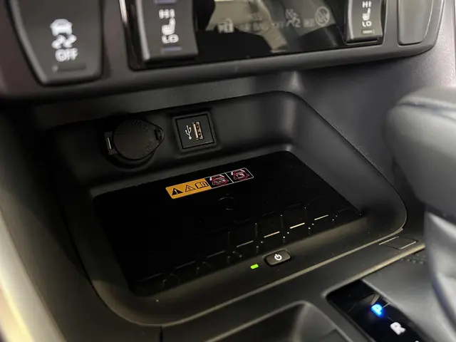 Toyota RAV4 2.5 Hybrid Team D 2024 Hybride Benzine 18