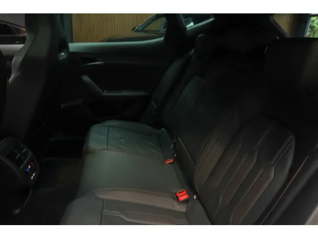 CUPRA Formentor 2.0 TSI 4DRIVE 2023 Benzine 29