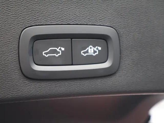 Volvo XC40 B3 163PK Core Business Edition 2025 Benzine 13