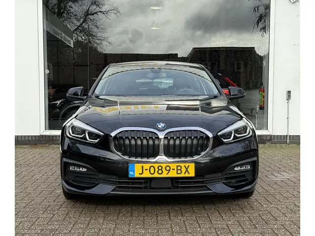 BMW 1 Serie 118i Executive Edition 2020 Benzine 15