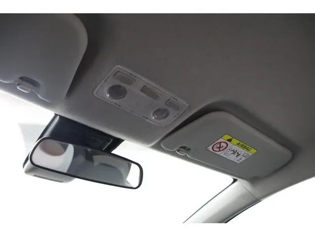 Toyota Yaris 1.5 Hybrid Design 2018 Hybride Benzine 33