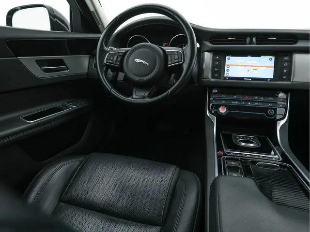 Jaguar XF 2.0 Portfolio 2017 Benzine 7