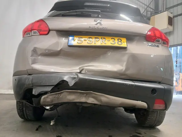 Peugeot 2008 1.6 VTi Féline SCHADEAUTO!! WOK!! 2013 Benzine 21