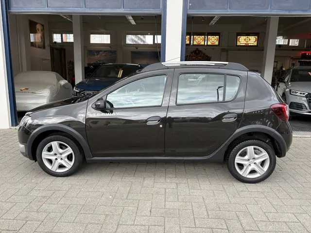 Dacia Sandero Stepway 0.9 TCe Lauréate 2015 Benzine 2