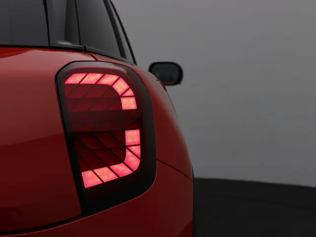 MINI Aceman SE Favoured XL 54.2 kWh 2025 Elektrisch 9