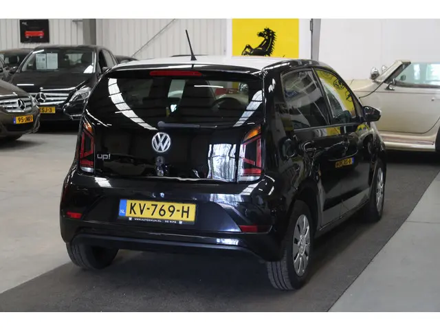 Volkswagen up! 1.0 BMT move up! 2017 Benzine 5