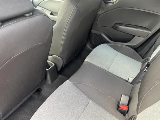 Renault Clio TCe 90 evolution 2024 Benzine 10