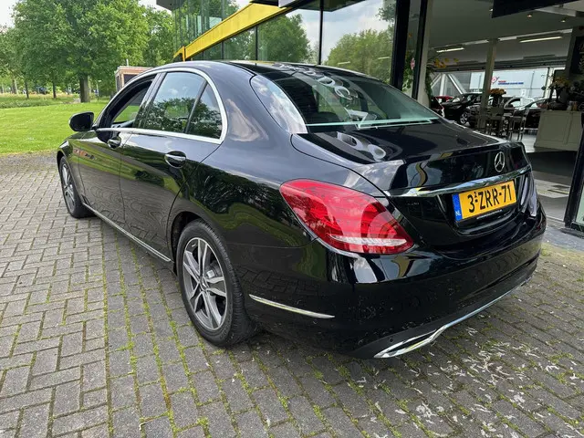 Mercedes-Benz C-Klasse 3